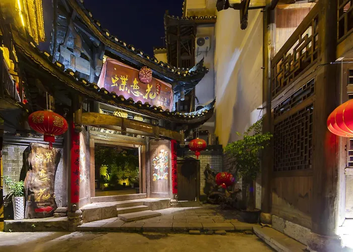 Butterfly Flowers Inn- Exclusive Location,Anicent Chinese Style, 2 Minutes Walk To Tianmen Mount Cableway,Free Pick Up Service Over 1 Nights, Free Fresh Coffee And Tea, Free Mini Lunch,Free Laundry,Itineary Planning, Attraction Tickets Serivce In Adv